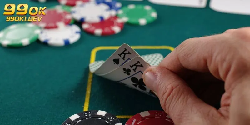 Thùng phá sảnh cực mạnh trong bài poker